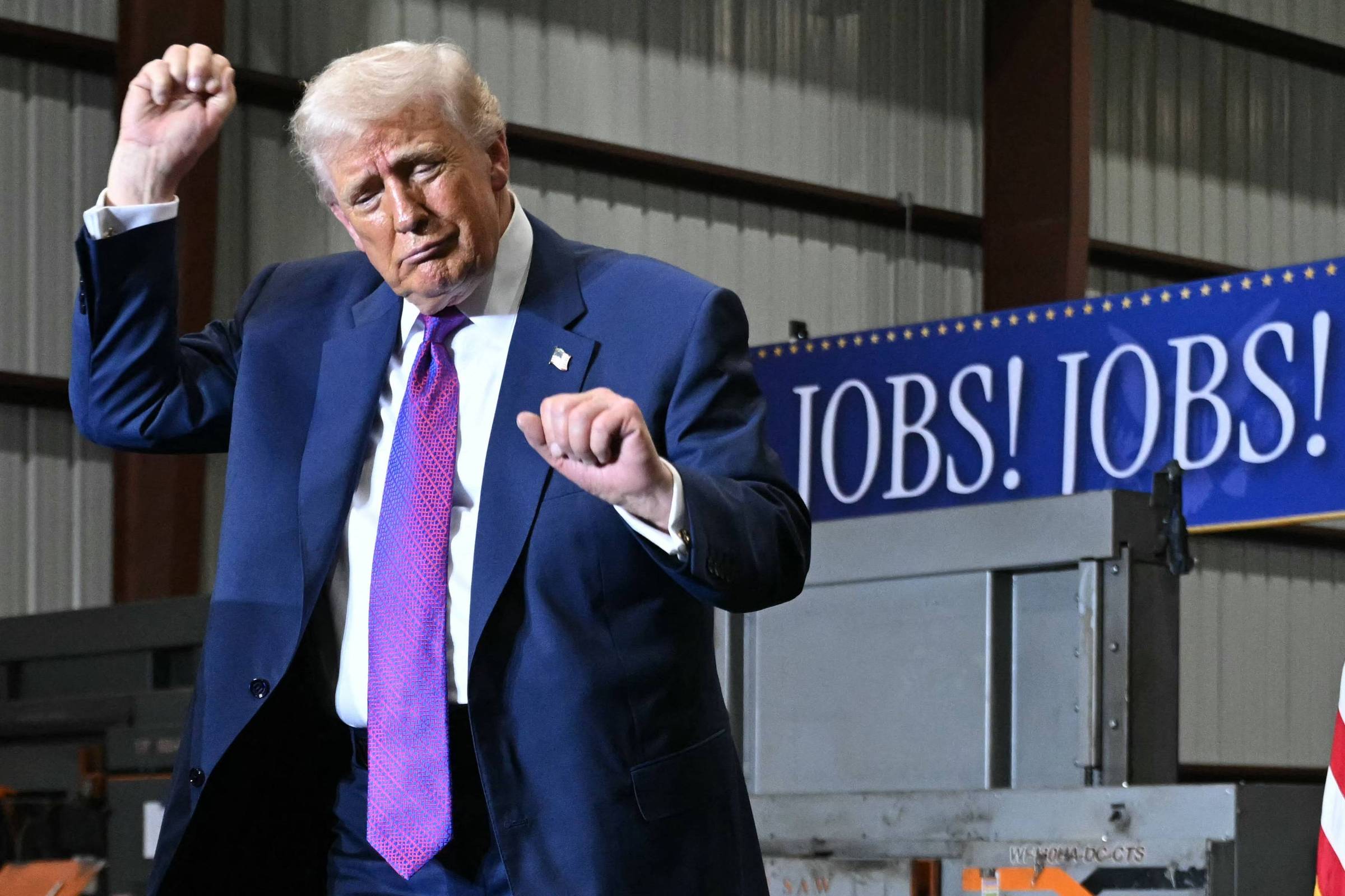 Trump promete abrir arquivos do Pentágono sobre vida extraterrestre