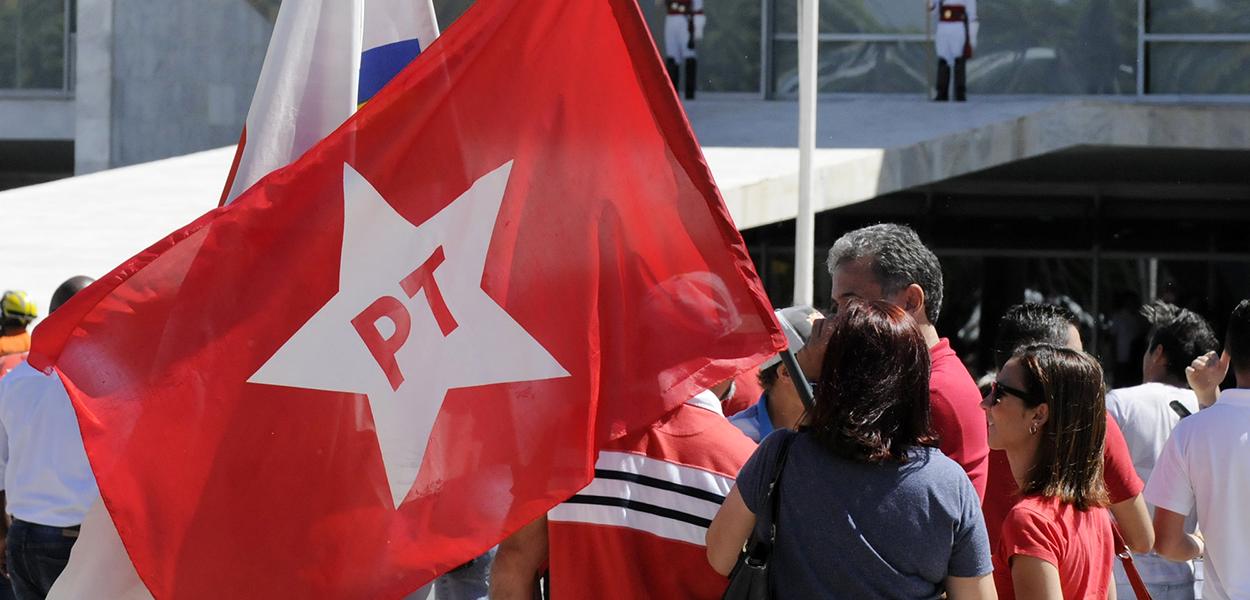 PT aprova fim da escala 6×1 e pressiona por tarifa zero no transporte