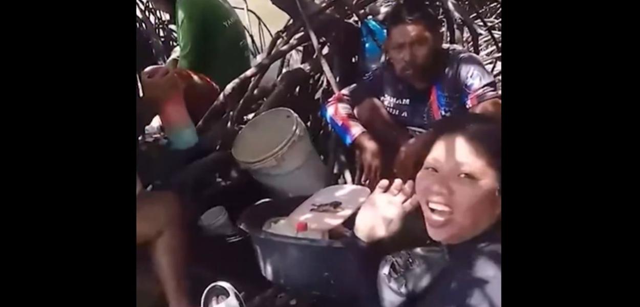 Influencer filipina morre após comer “caranguejo do diabo” em Palawan