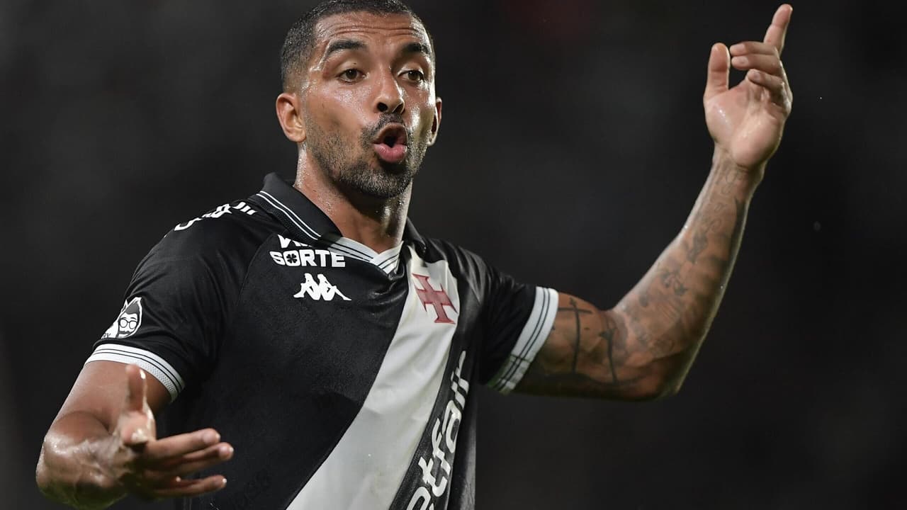 Atuação de Paulo Henrique em clássico expõe pressão na lateral do Vasco