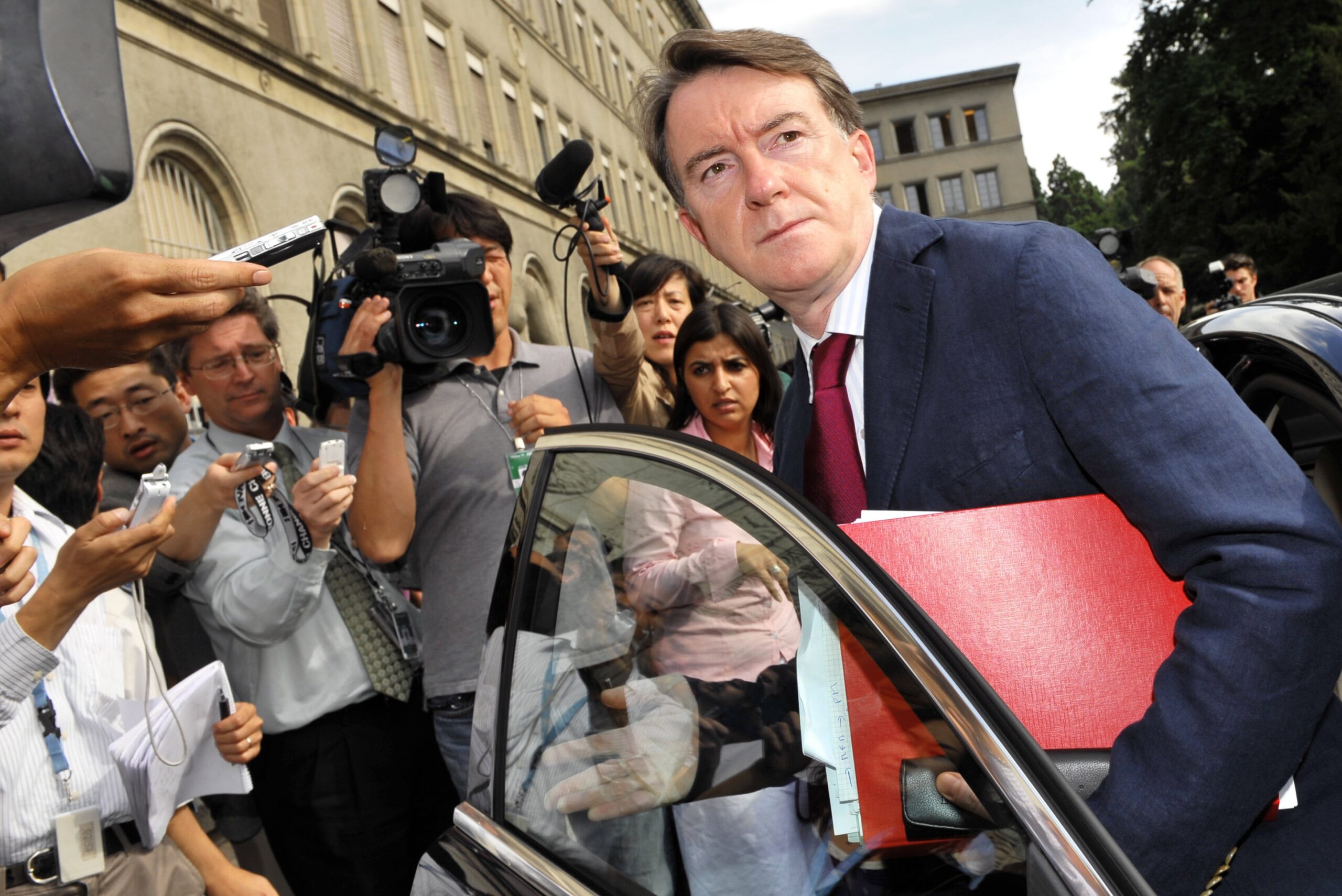 Chefe de gabinete do premiê britânico renuncia após caso Mandelson