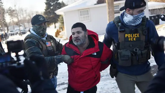 Ação do ICE em Minneapolis espalha medo e isola imigrantes