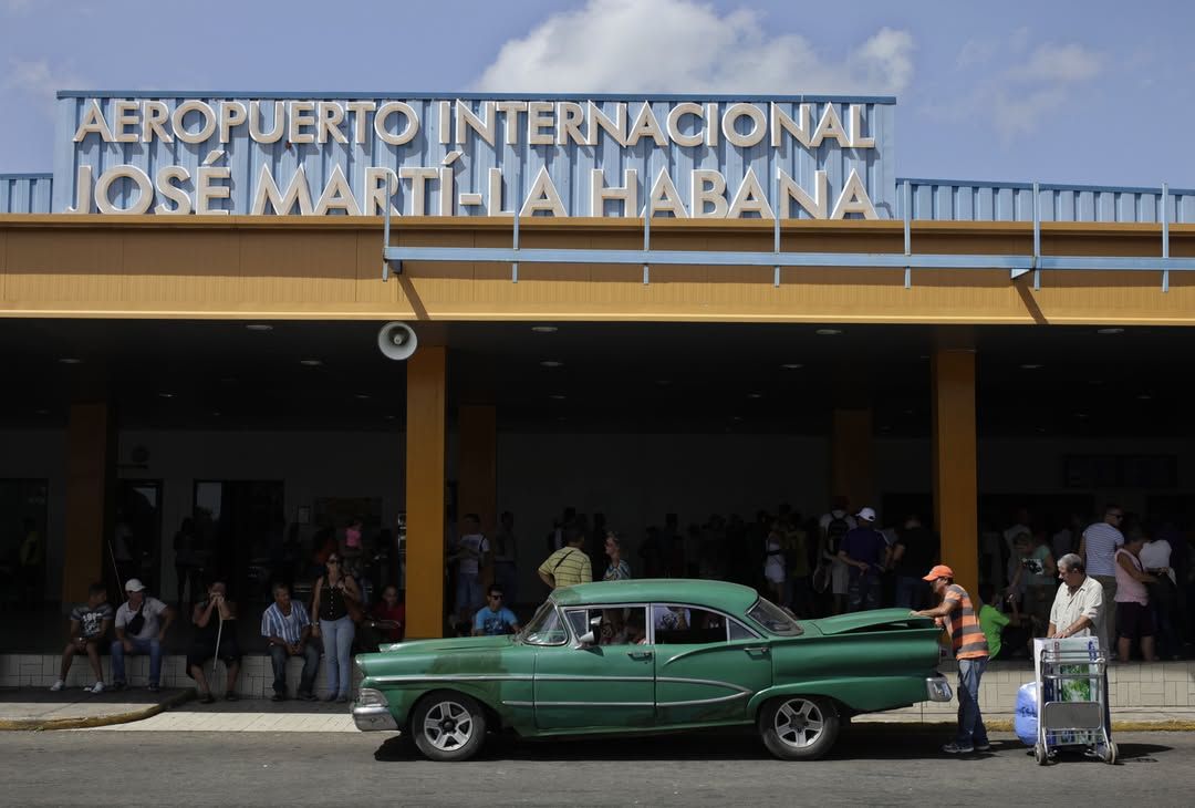 Cuba fica sem combustível para voos internacionais por um mês