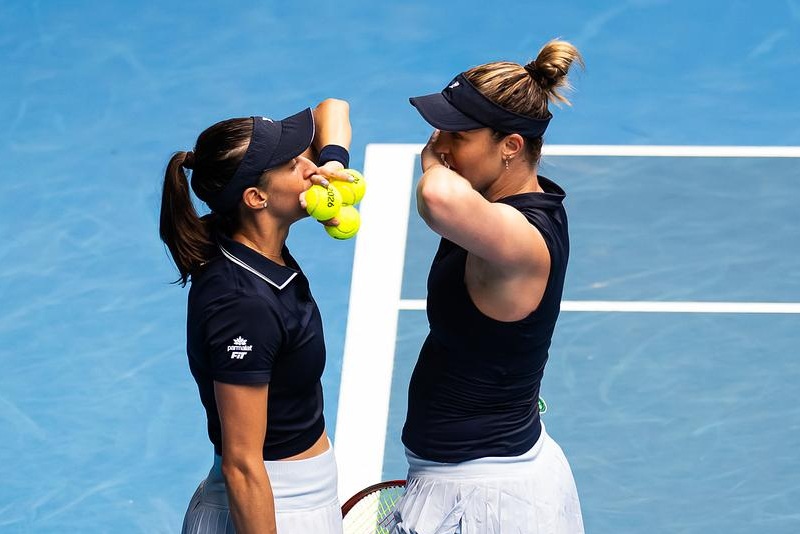 Luisa Stefani volta ao top 10 em alta com Dabrowski em 2026