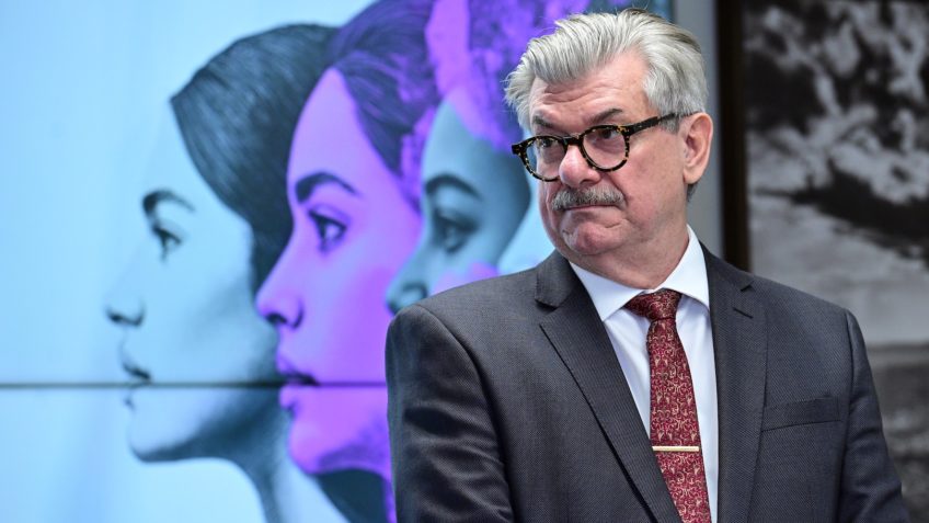 Jovem acusa ministro do STJ Marco Buzzi de apalpá-la dentro do tribunal