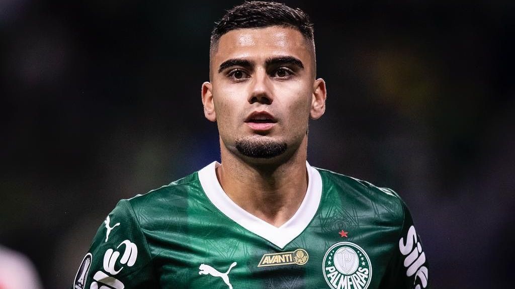 Andreas Pereira nega provocação em pênalti polêmico no Dérbi