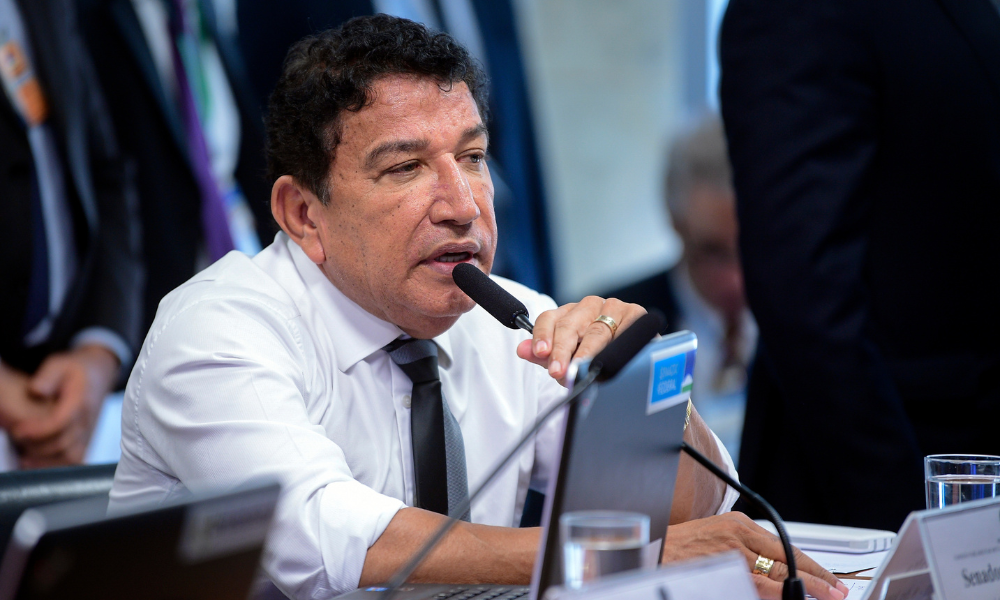 Magno Malta apresenta voto de repúdio contra Moraes após operação da PF