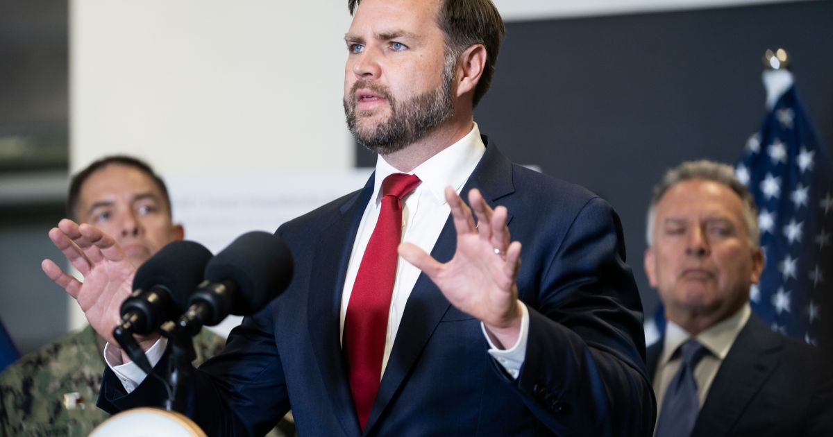 Vance descarta guerra longa dos EUA no Oriente Médio e aposta em Irã