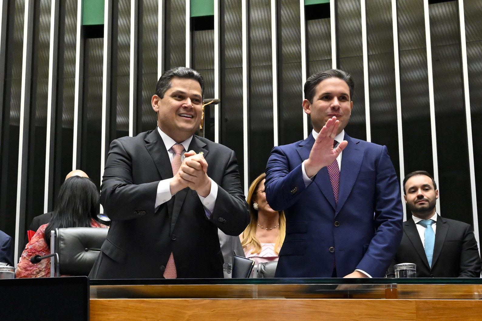 Denúncia de chantagem expõe pressão para abafar CPI do Banco Master