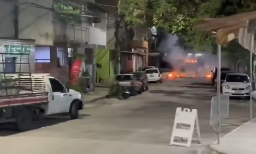 Operação com 200 PMs e blindados ocupa Complexo da Maré