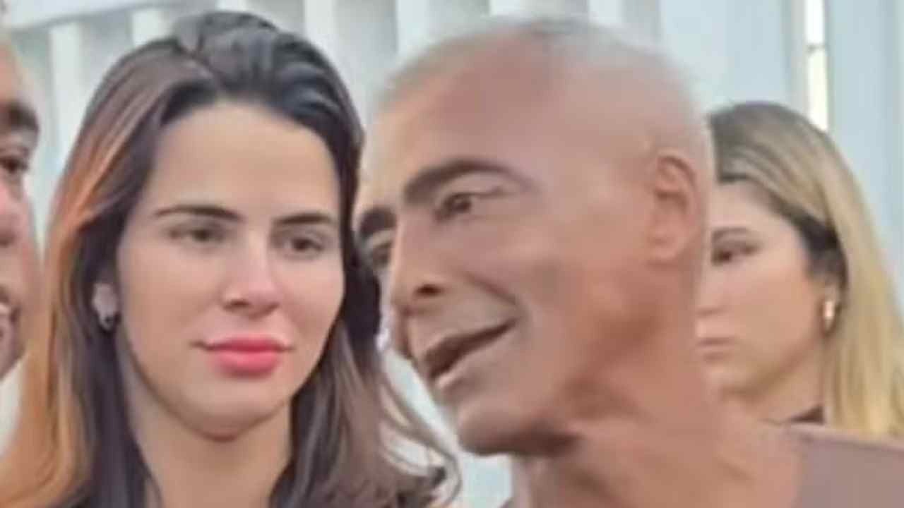 Romário assume novo affair com estudante 35 anos mais jovem na Sapucaí