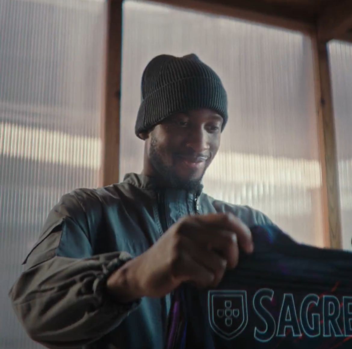 Vídeo de uniforme do Benfica com Lukebakio gera acusação de racismo