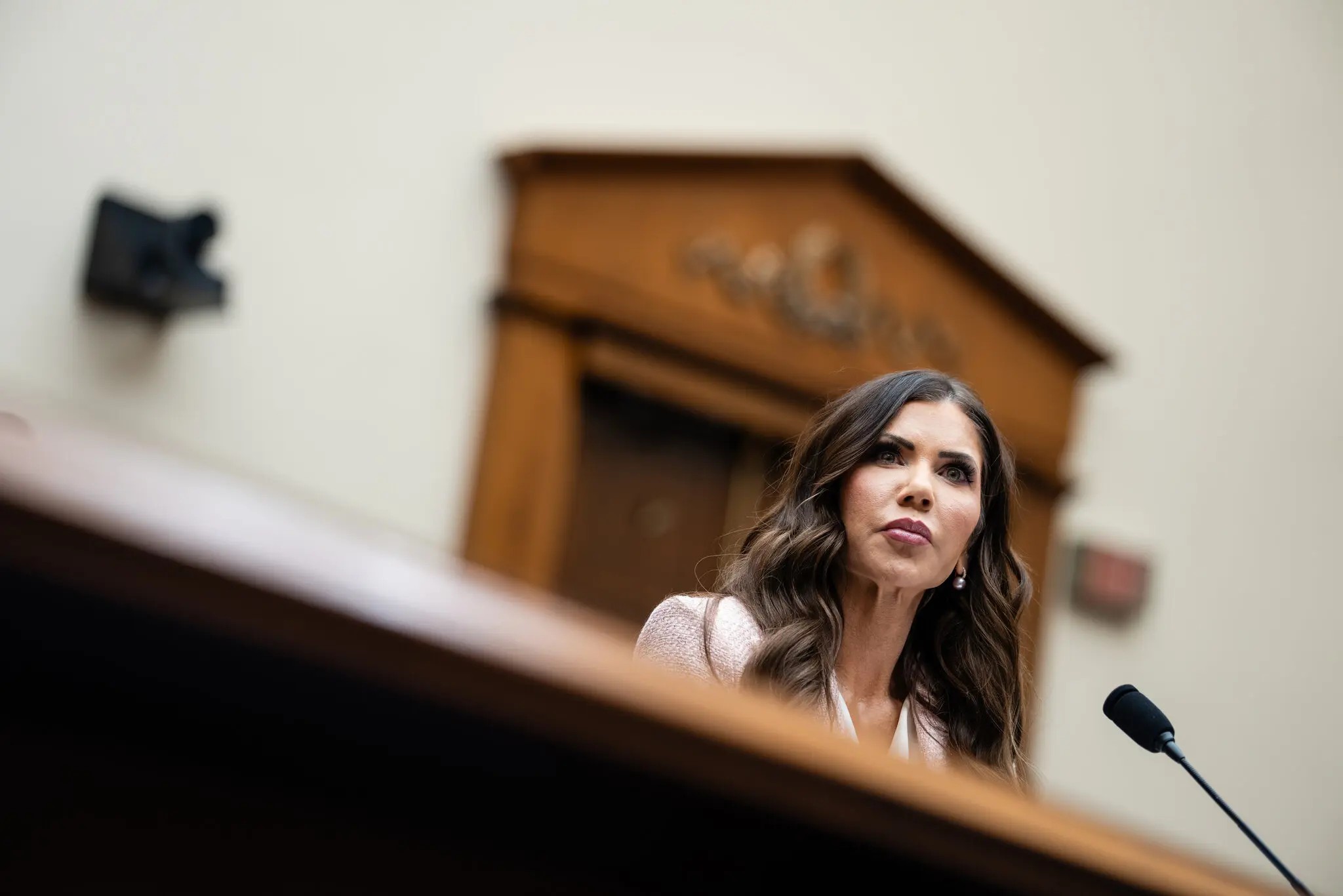 Trump demite secretária de Segurança Interna por rede social