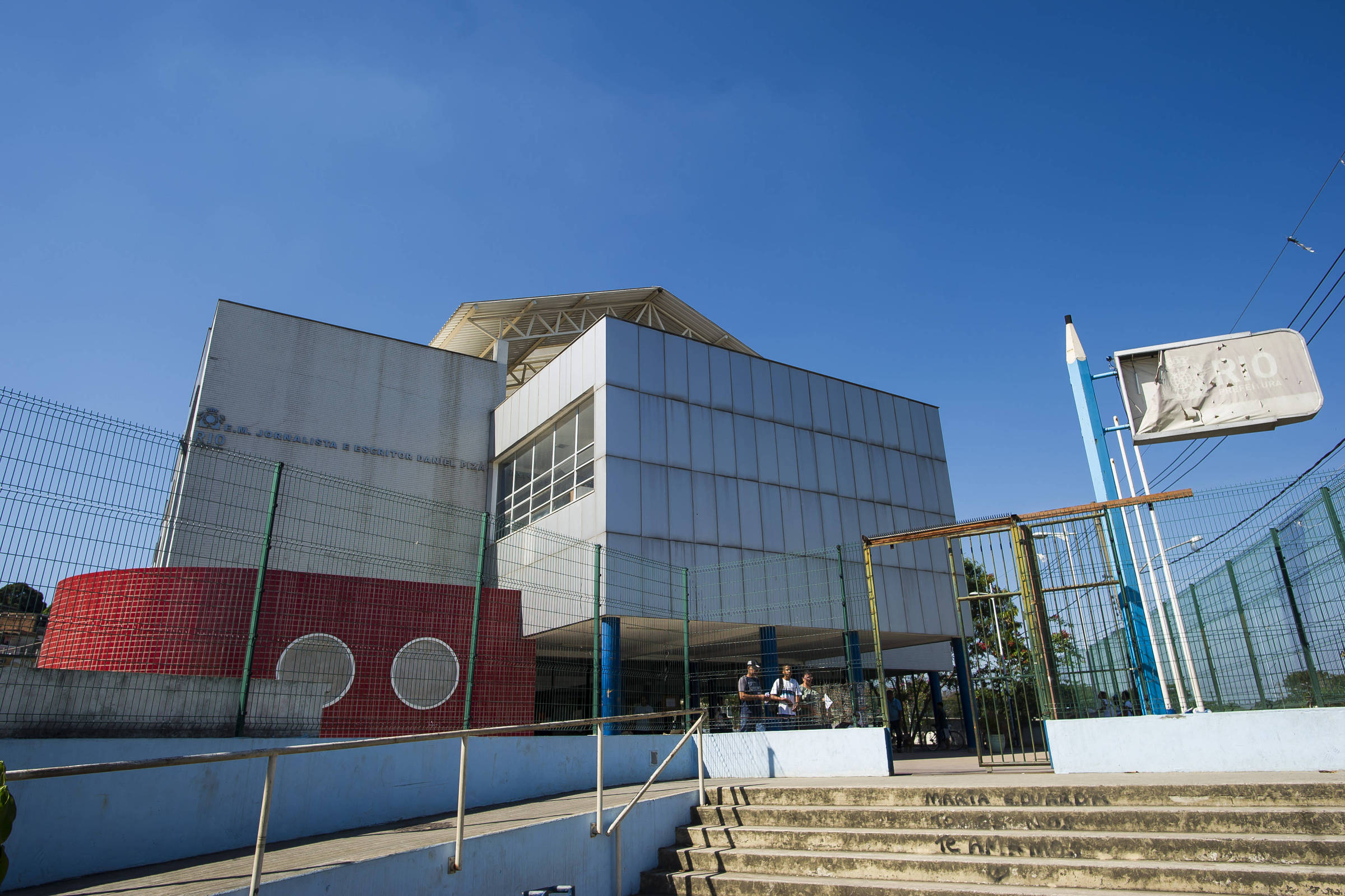 Pesquisa do IBGE revela pressão sexual, solidão e uso de drogas entre alunos