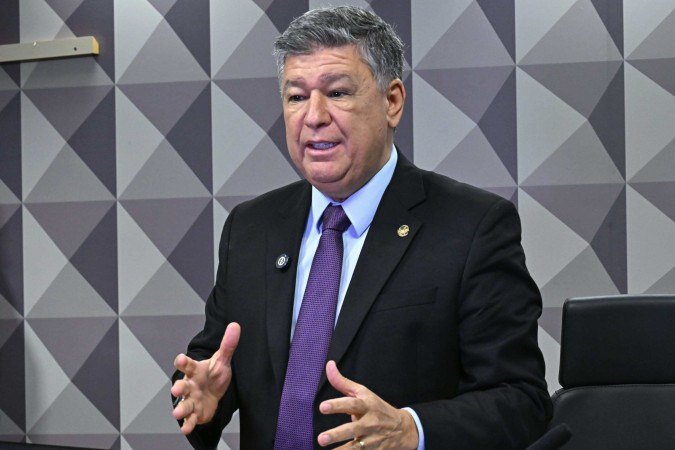 Dino suspende quebra de sigilo da CPMI do INSS e acirra crise com Senado