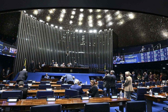 Senado aprova criação de 17,5 mil cargos e reajuste a servidores