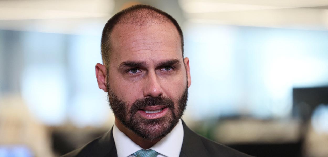 Eduardo diz que Bolsonaro fará articulação política na prisão domiciliar