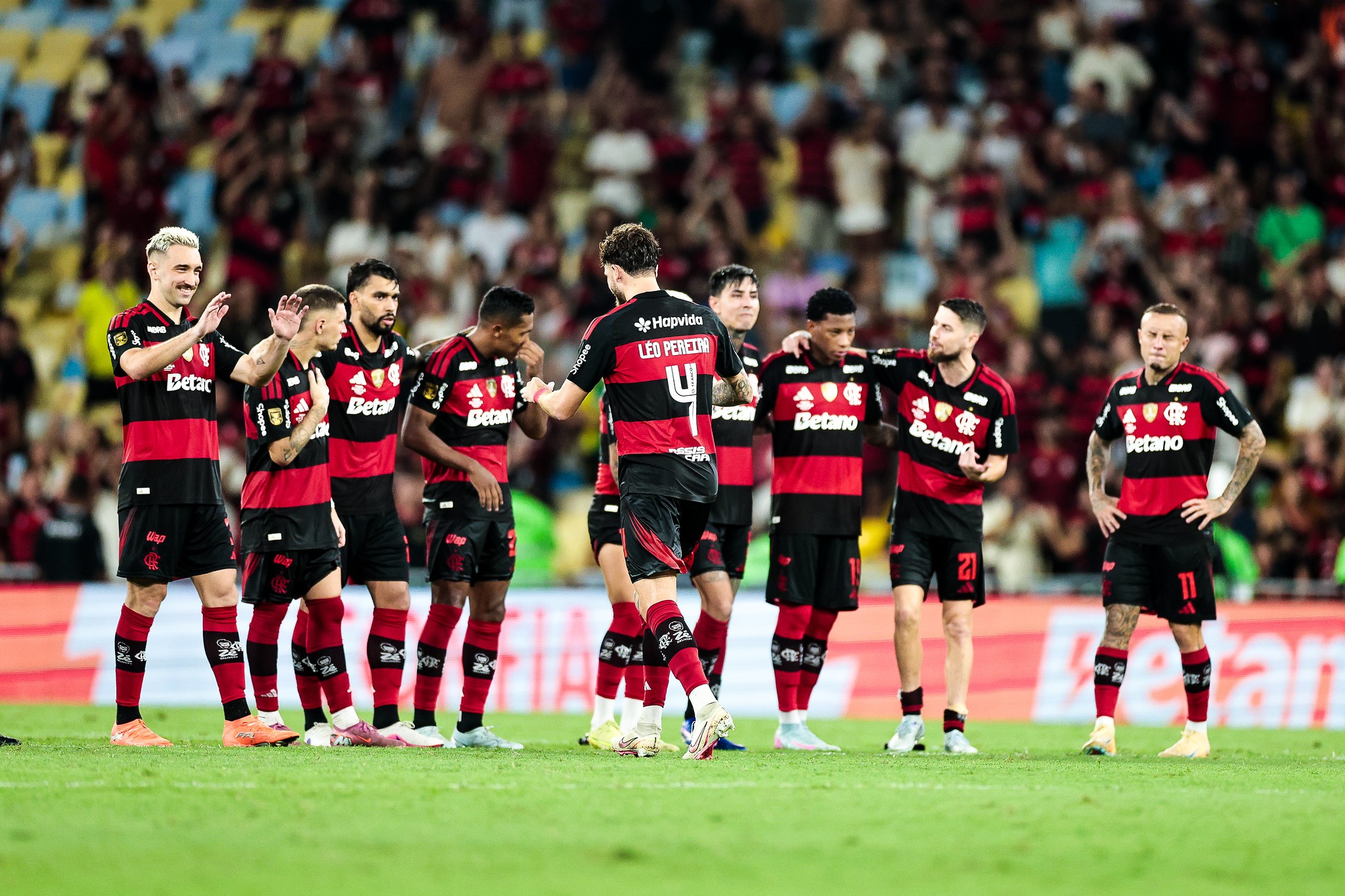 Elenco do Flamengo celebra título com autocrítica e cobrança interna