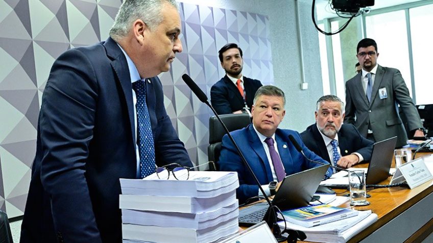 Alfredo Gaspar rebate acusação e divulga vídeo de jovem que nega ser sua filha