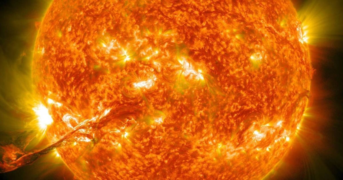 Nova bateria líquida armazena energia solar por anos e supera íon-lítio