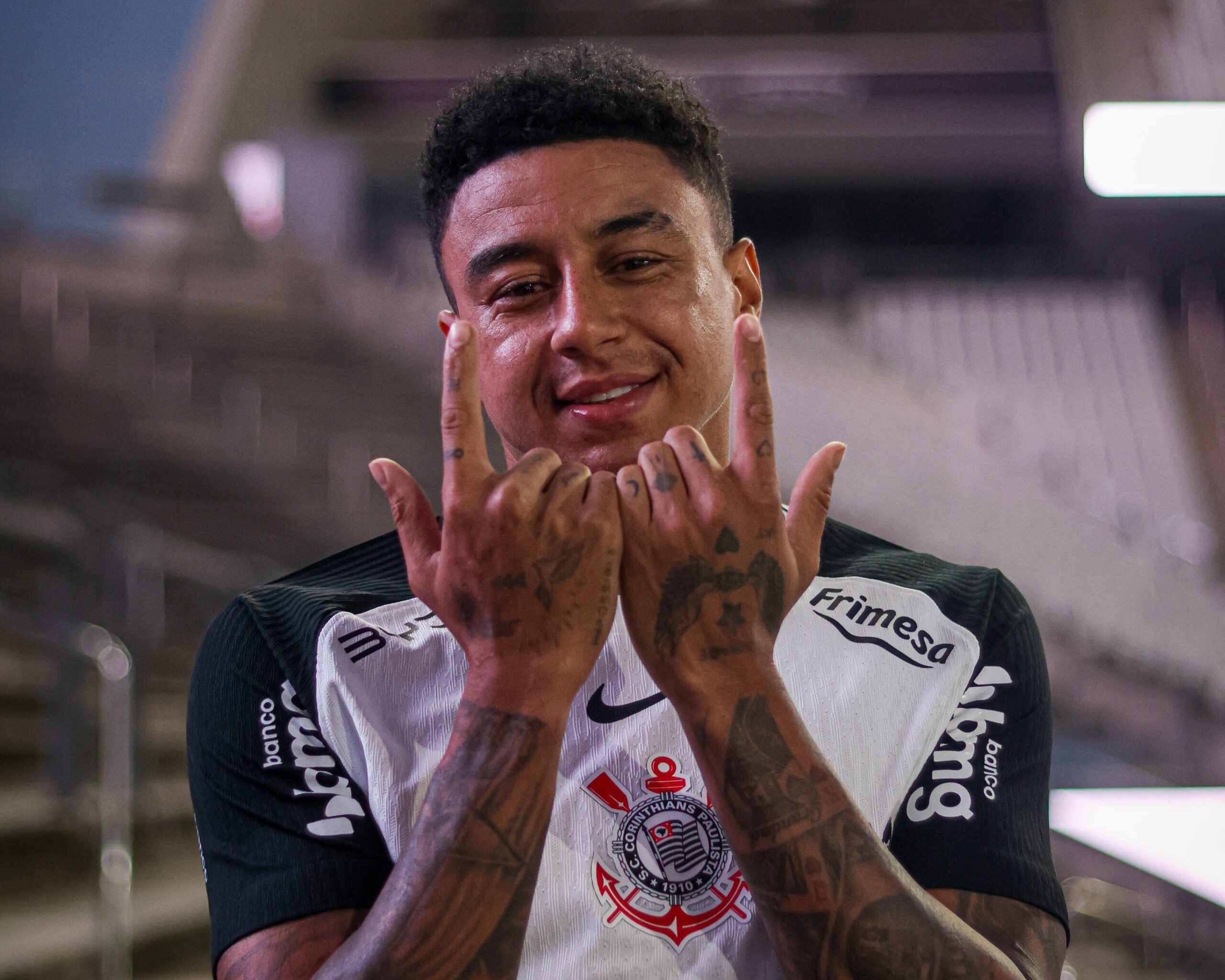 Lingard provoca Flaco e acirra rivalidade Corinthians x Palmeiras