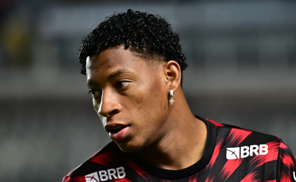 Plata reage pela seleção e reacende debate sobre futuro no Flamengo