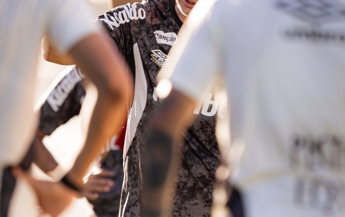 Santos faz treino tático, integra Neymar e mira reação no clássico