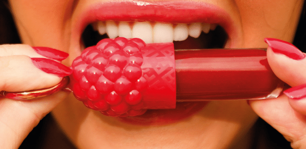 Franciny Ehlke lança gloss vegano de framboesa com longa duração