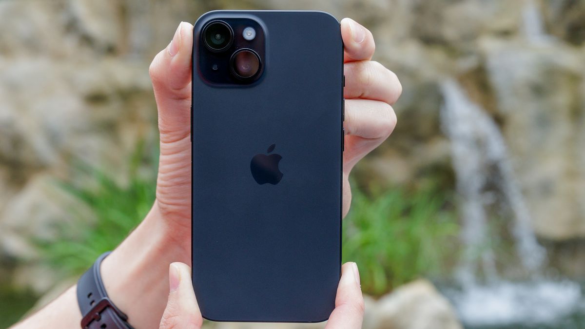 iPhone 15 de 256 GB atinge menor preço histórico no Brasil