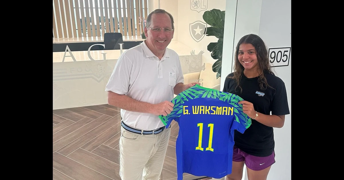 Textor exalta joia de 16 anos após acerto de Giovanna Waksman com o Lyon