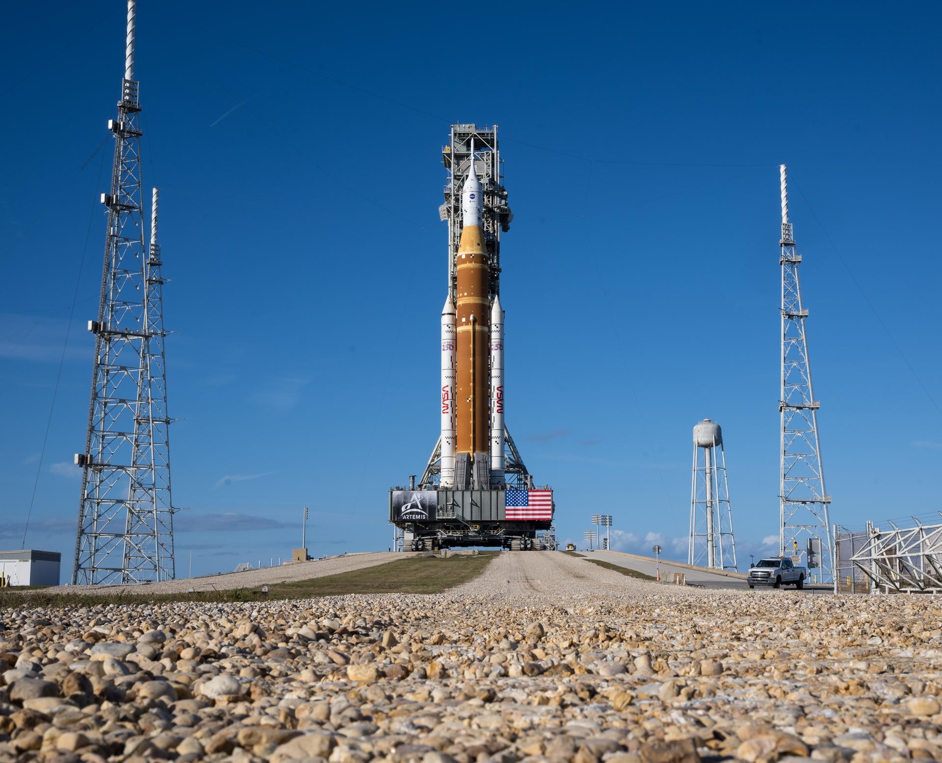 Artemis II leva humanos de volta à Lua em missão orbital em 2026