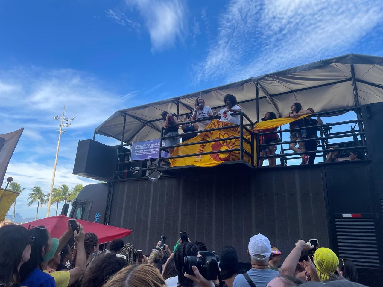 8 de março leva milhares às ruas contra violência de gênero