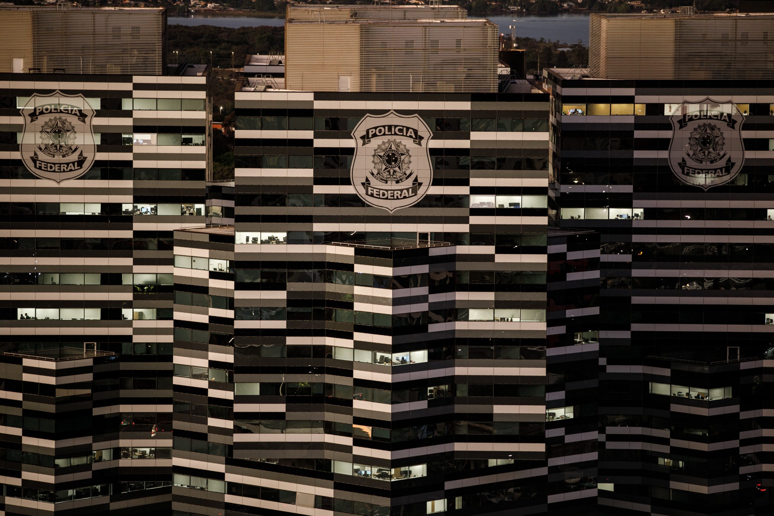 PF devolve credenciais e oficial dos EUA retoma funções no Brasil