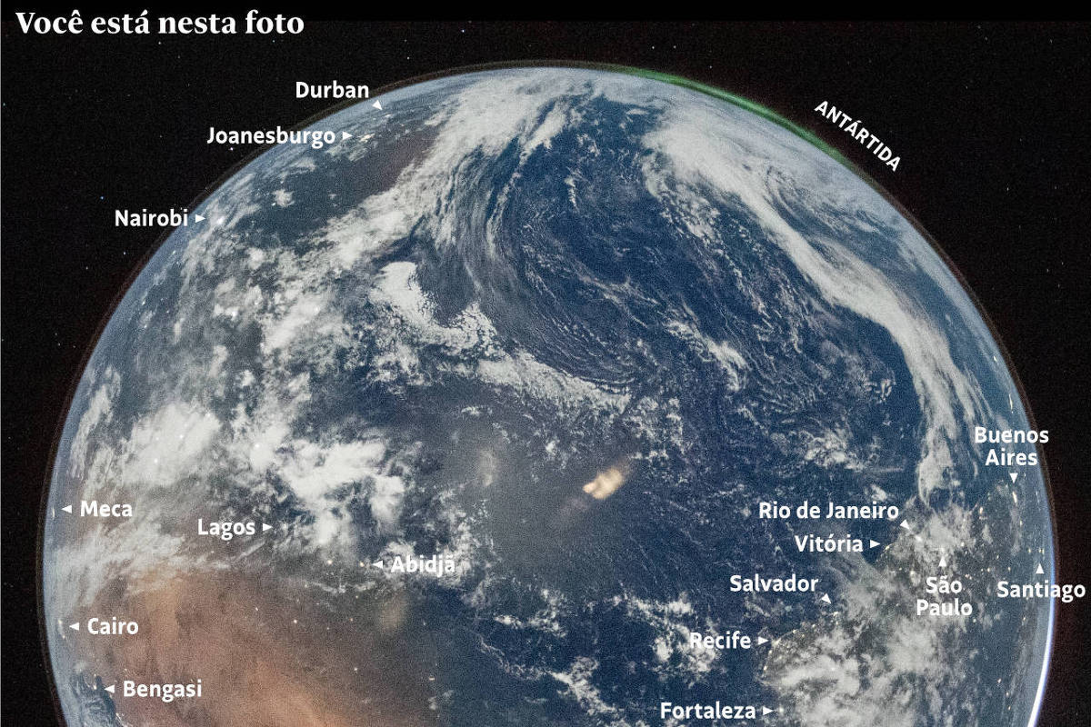 Astronautas da Artemis 2 registram Terra em detalhes da órbita lunar