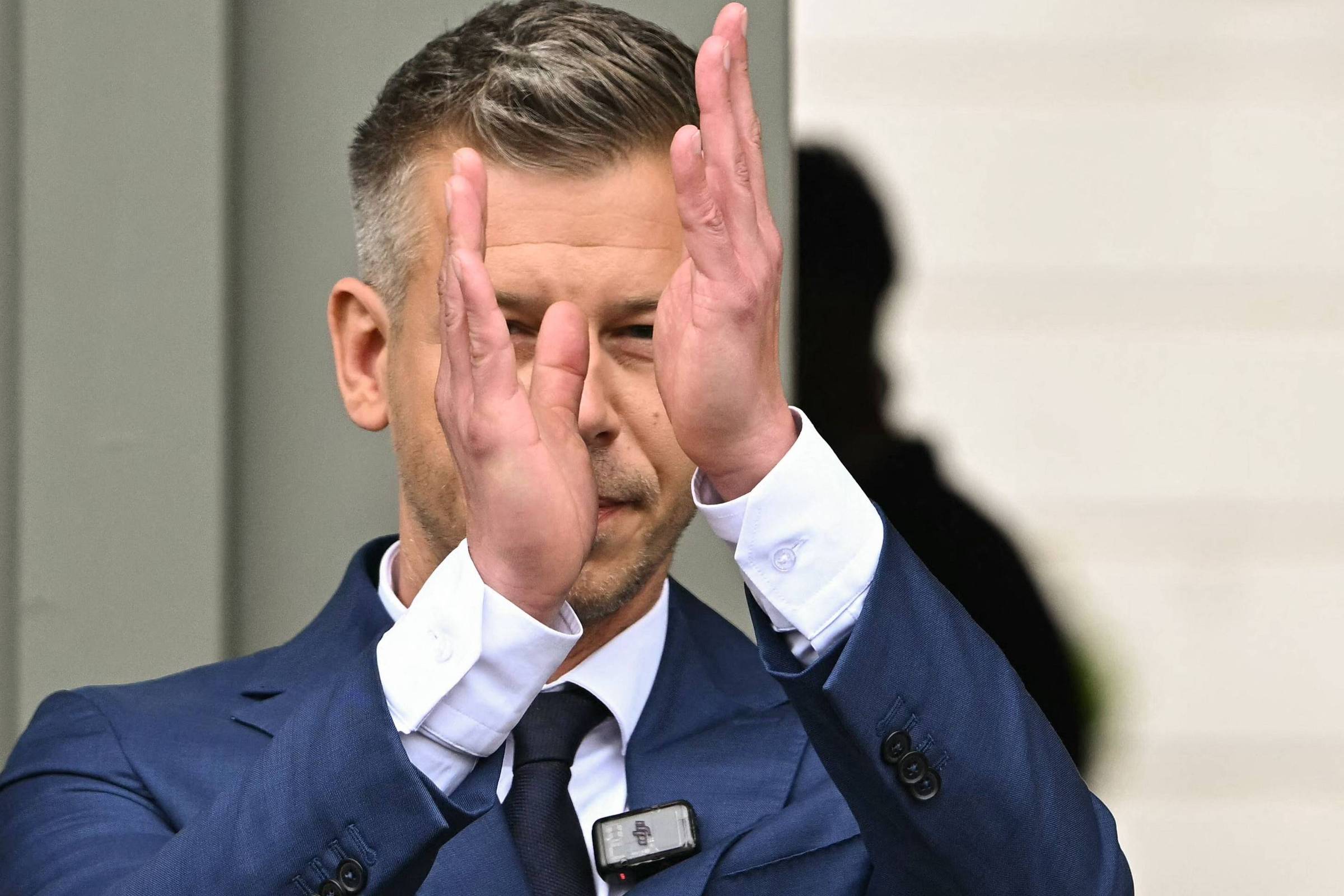 Magyar suspende mídia pública na Hungria para desmontar legado de Orbán