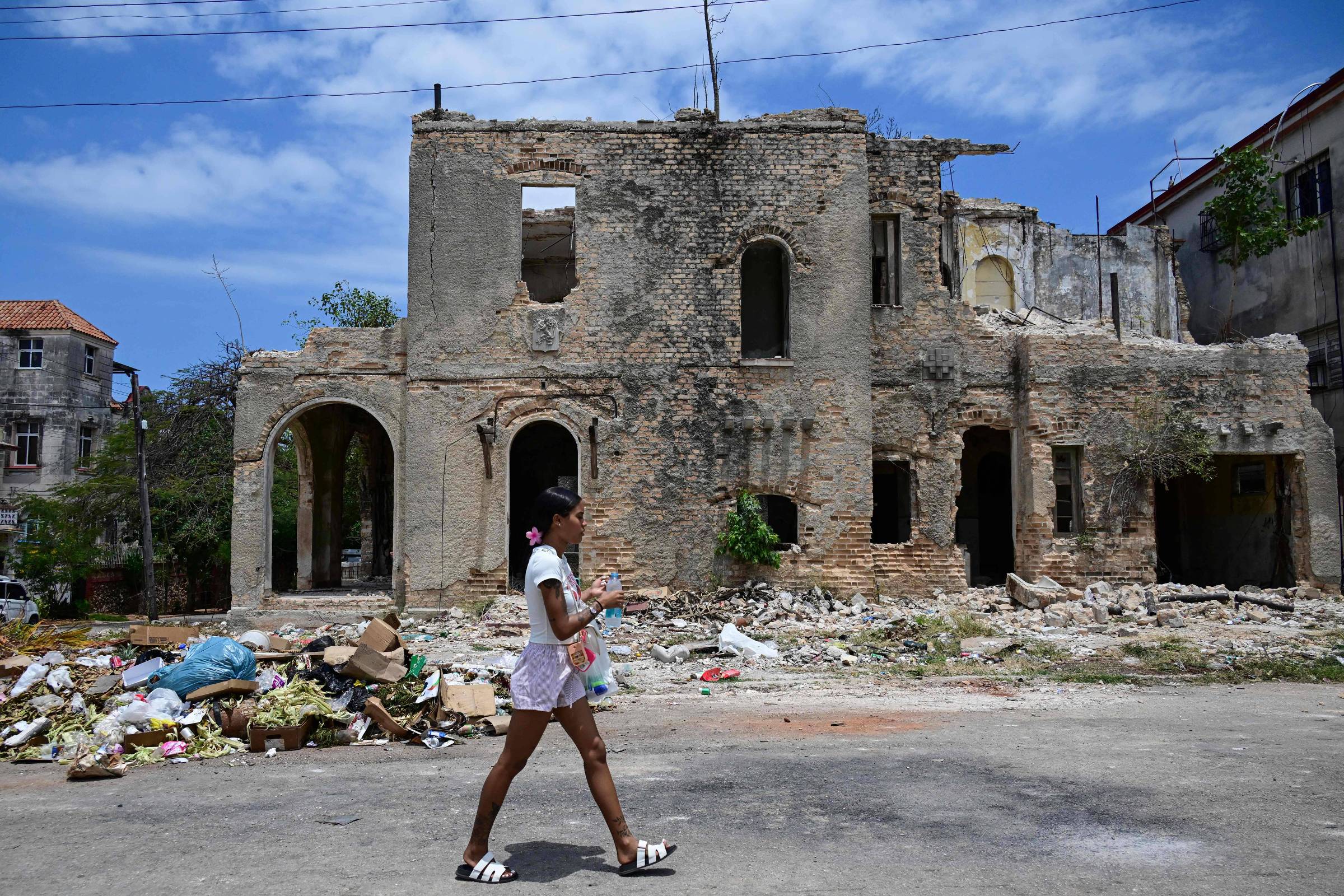 Trump endurece embargo e leva Cuba à pior crise em décadas, diz Mesa-Lago