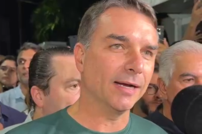 Flávio Bolsonaro chama Tereza Cristina de “sonho de consumo” para vice