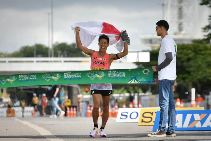 Japonês Katsuki vence estreia da maratona de marcha no DF