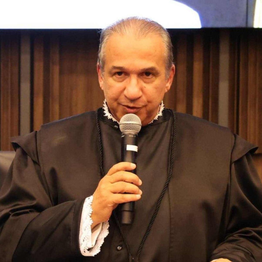 Desembargador afastado por abuso recebe R$ 120 mil em um mês