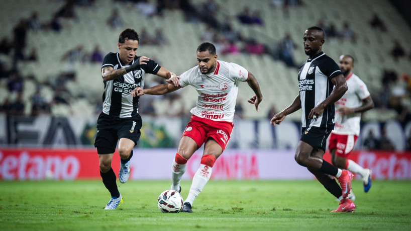 Ceará e Náutico duelam no Castelão em jogo-chave da Série B