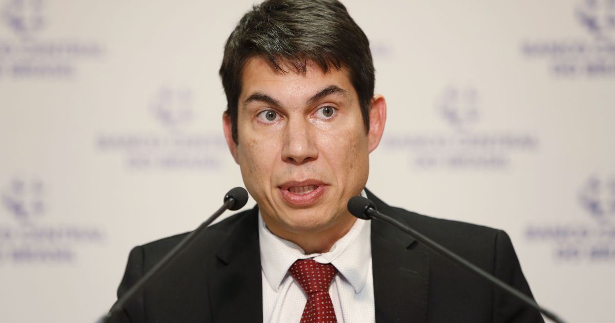 Ex-chefe do BC abre consultoria e recebe R$ 3 mi de banco que ajudou a aprovar