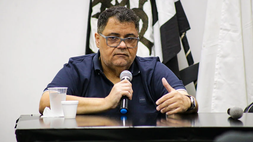 André Silva reage e cobra ex-dirigentes em disputa sobre aporte de Textor