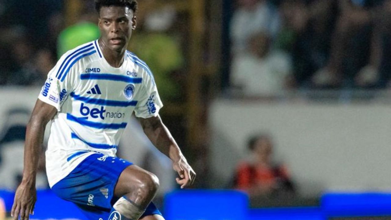 Jonathan Jesus brilha, e Cruzeiro vence Remo e sobe no Brasileirão