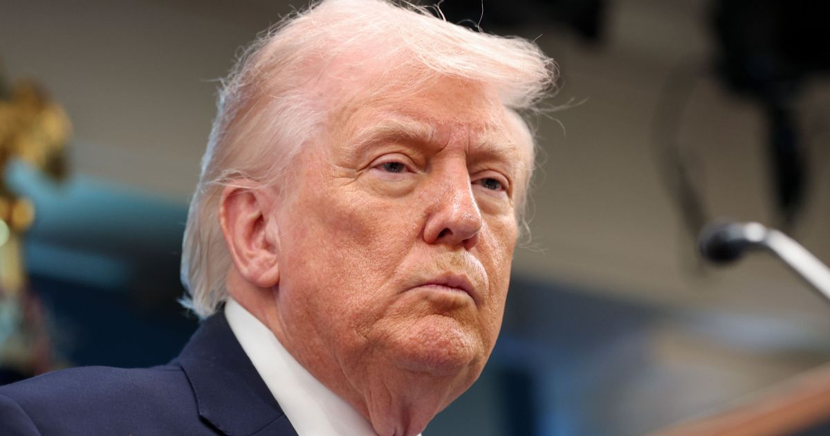 Trump ameaça Otan e ironiza Groenlândia em meio à guerra com Irã