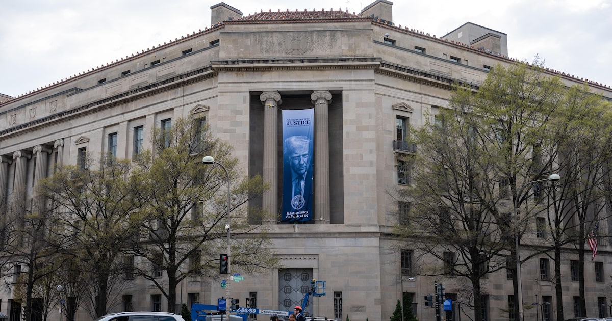 Trump reativa pena de morte federal e libera fuzilamento nos EUA