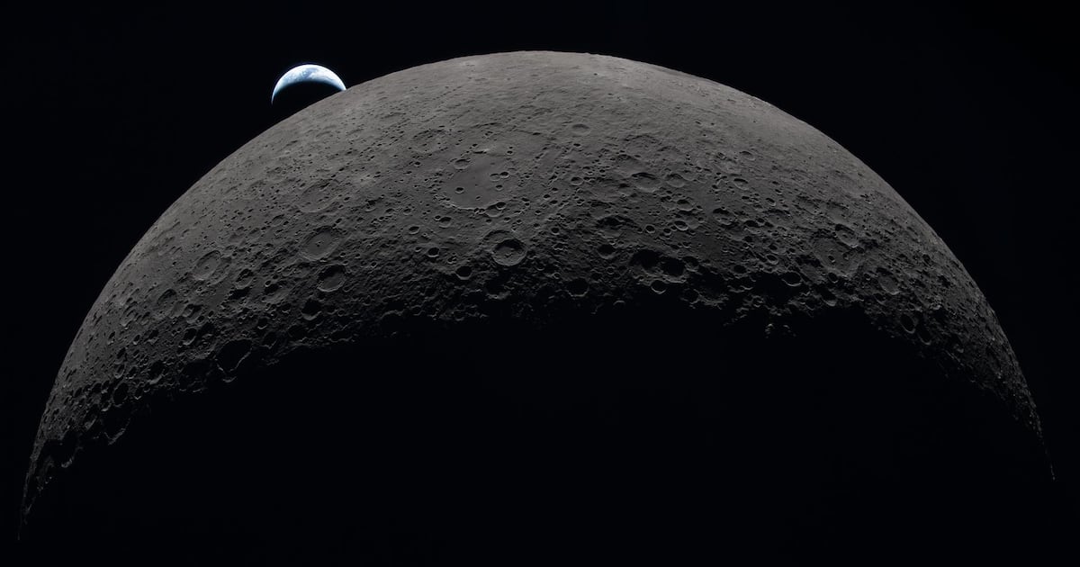 Satélites chineses mantêm sinal no lado oculto da Lua