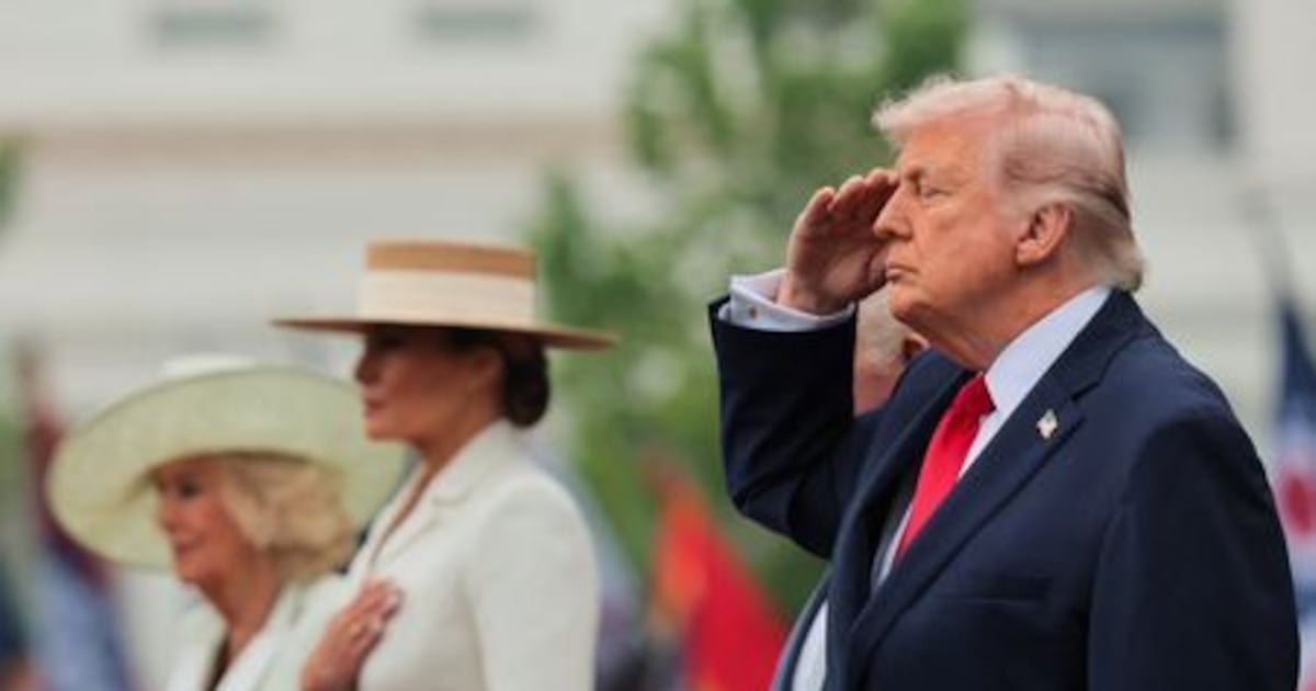 Trump afirma que Irã está em colapso e pressiona por acordo nuclear