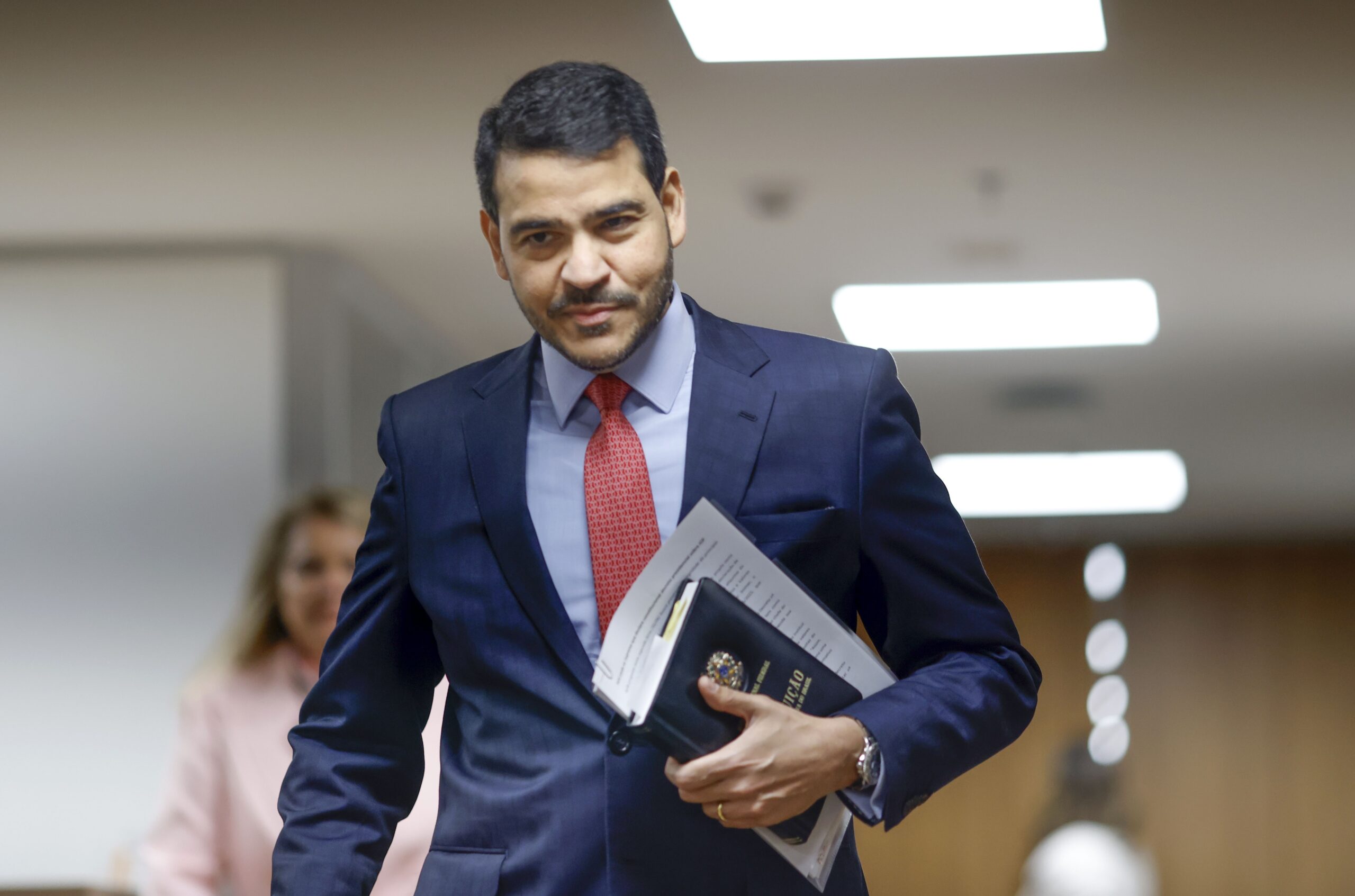 Relator apresenta parecer favorável a Jorge Messias para vaga no STF