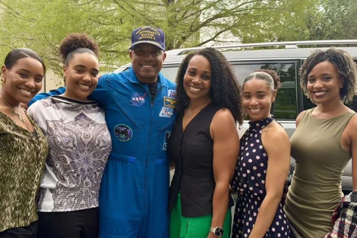 Artemis II retorna à Terra e consagra Victor Glover em órbita lunar