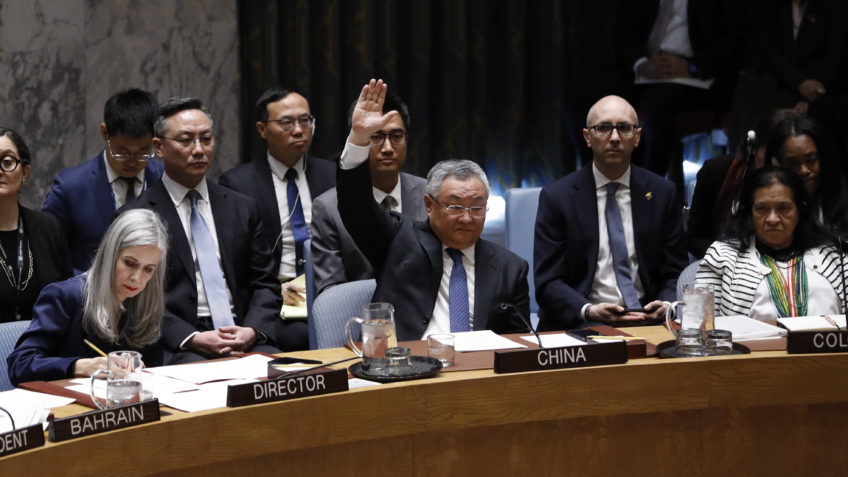 Rússia e China vetam resolução sobre abertura do Estreito de Ormuz